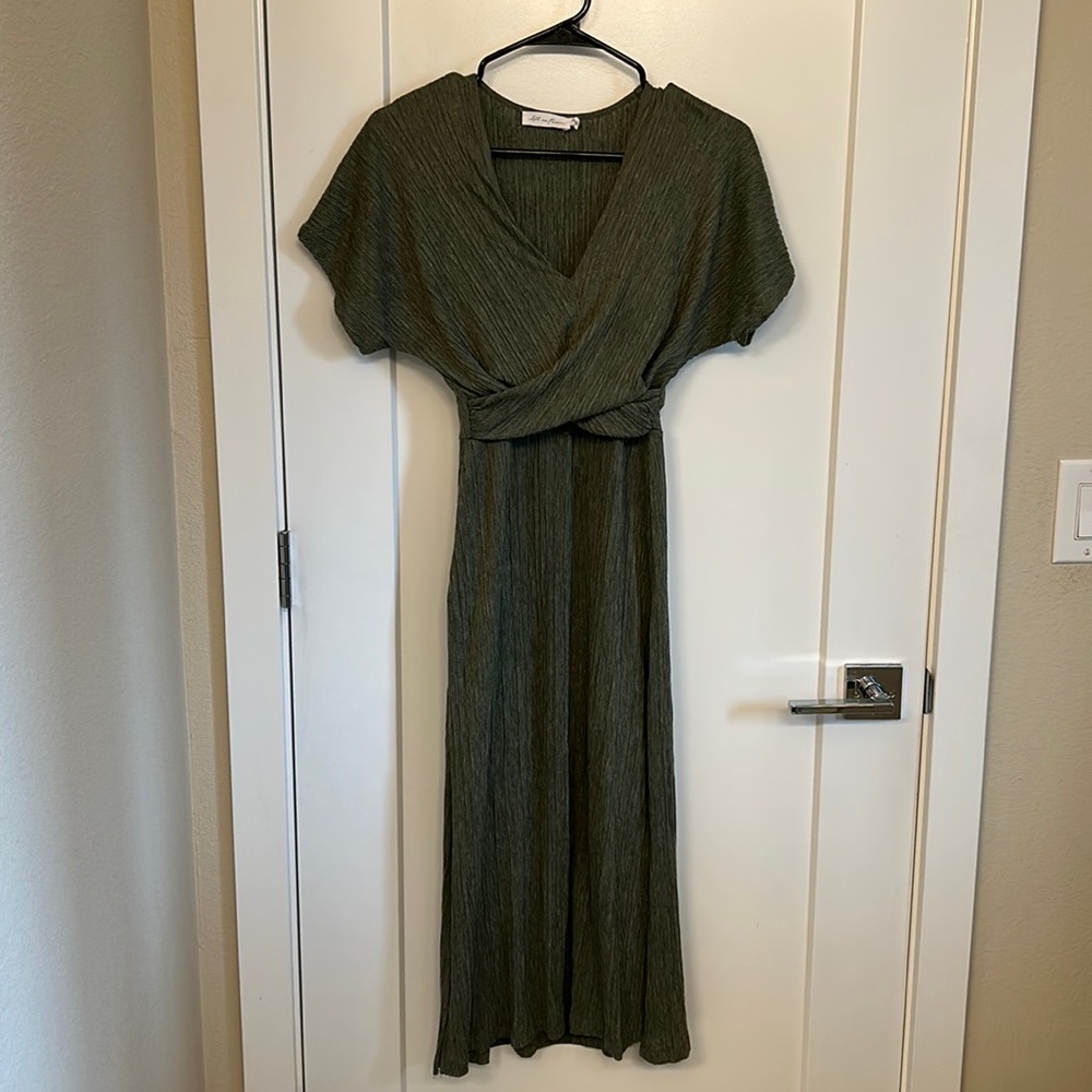 All In Favor Phoebe V-Neck Midi Dress